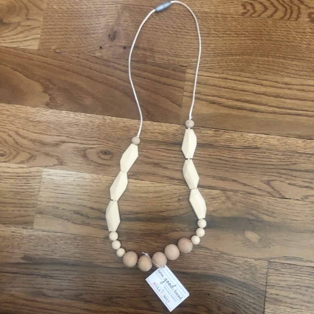 Bella tuno teething necklace